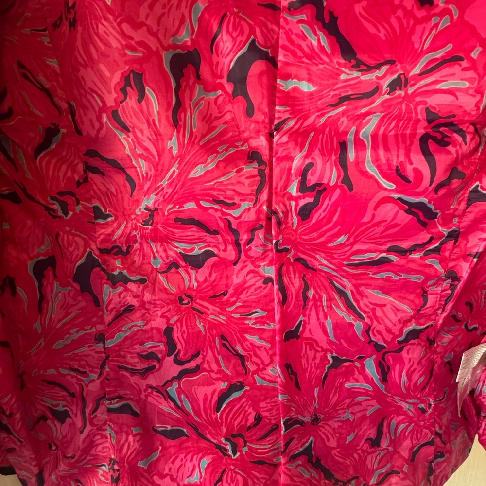 LILLY PULITZER Navy Fitted Slimming “Isabelle” Puffer Vest floral inner lining - Picture 15 of 16